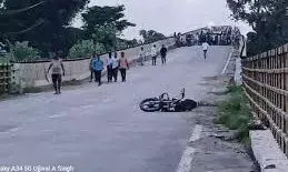 सीवान में 1 को मारी गोली, 2 को तलवार से काटा, छावनी में तब्दील हुआ शहर सीवान में 1 को मारी गोली, 2 को तलवार से काटा, छावनी में तब्दील हुआ शहर