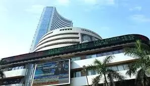 सेंसेक्स-निफ्टी में तेजी; बाद में उतार-चढ़ाव के बीच सपाट रुख सेंसेक्स-निफ्टी में तेजी; बाद में उतार-चढ़ाव के बीच सपाट रुख