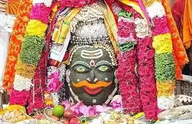 भस्म आरती में त्रिनेत्र और त्रिपुंड लगाकर सजे बाबा महाकाल, धारण किया नवीन मुकुट