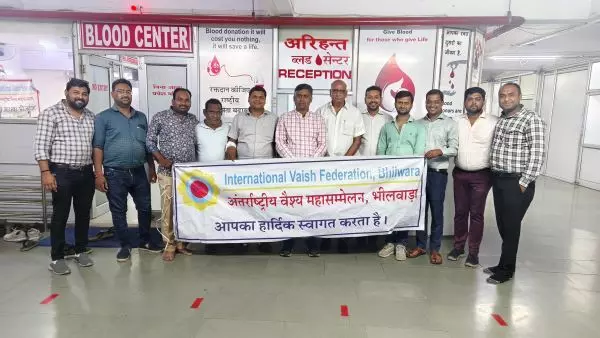 वैश्य युवाओं की सेवा भावना की मिसाल – समयपूर्व रक्तदान कर निभाया सामाजिक दायित्व