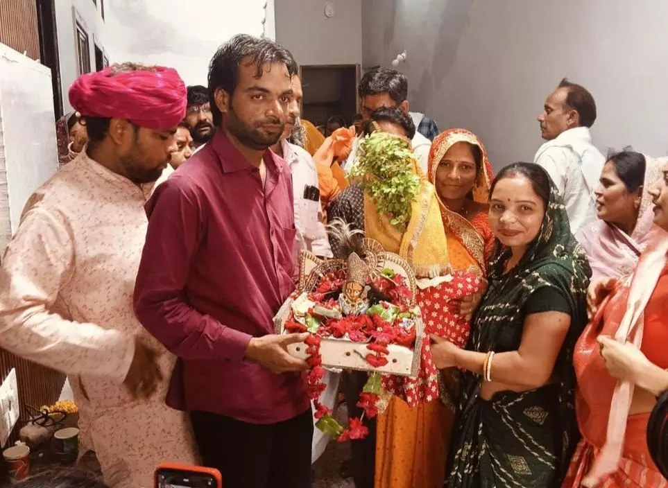 माधव गौशाला से कपासन तक: जब सांवलिया सेठ बने पावणा, तुलसी विवाह की परंपरा ने जीता सबका मन माधव गौशाला से कपासन तक: जब सांवलिया सेठ बने पावणा, तुलसी विवाह की परंपरा ने जीता सबका मन