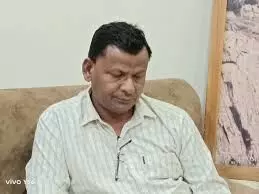 आशिष डामोर डेढ़ लाख की रिश्वत लेते गिरफ्तार आशिष डामोर डेढ़ लाख की रिश्वत लेते गिरफ्तार