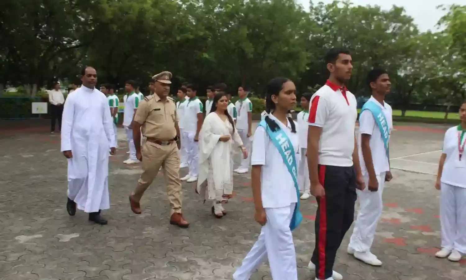 अलंकरण समारोह में विद्यार्थियों को दिलाई शपथ