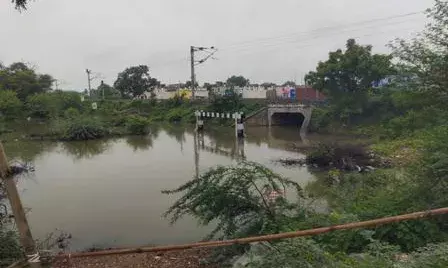 हमीरगढ़ रेल्वे ट्रैक का अंडर ब्रिज बना स्विमिंग पूल