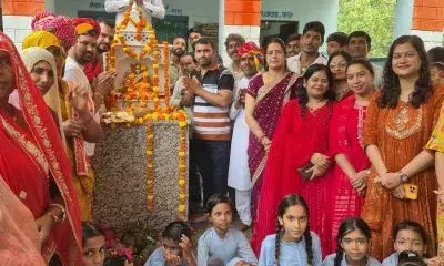 विद्यालय में मां सरस्वती मूर्ति स्थापना की