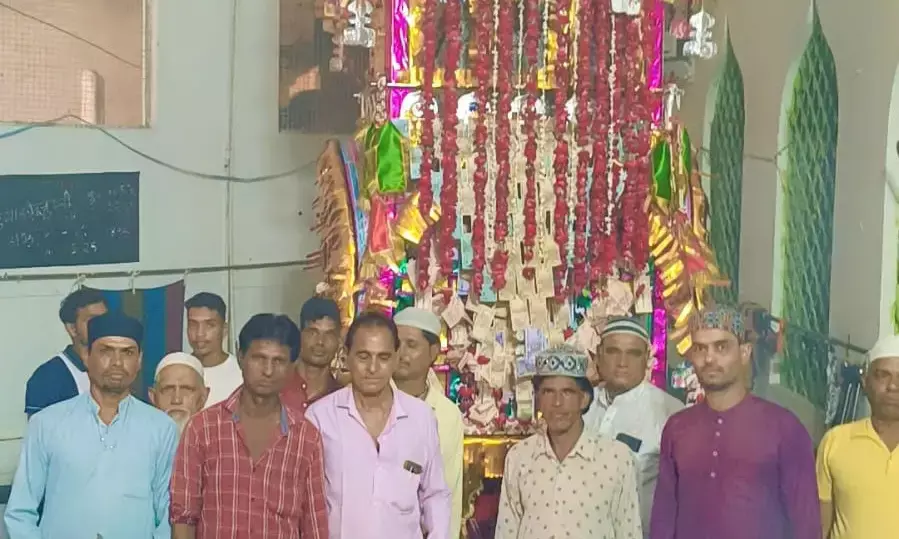 शहादत रात को निकाल ताजिया