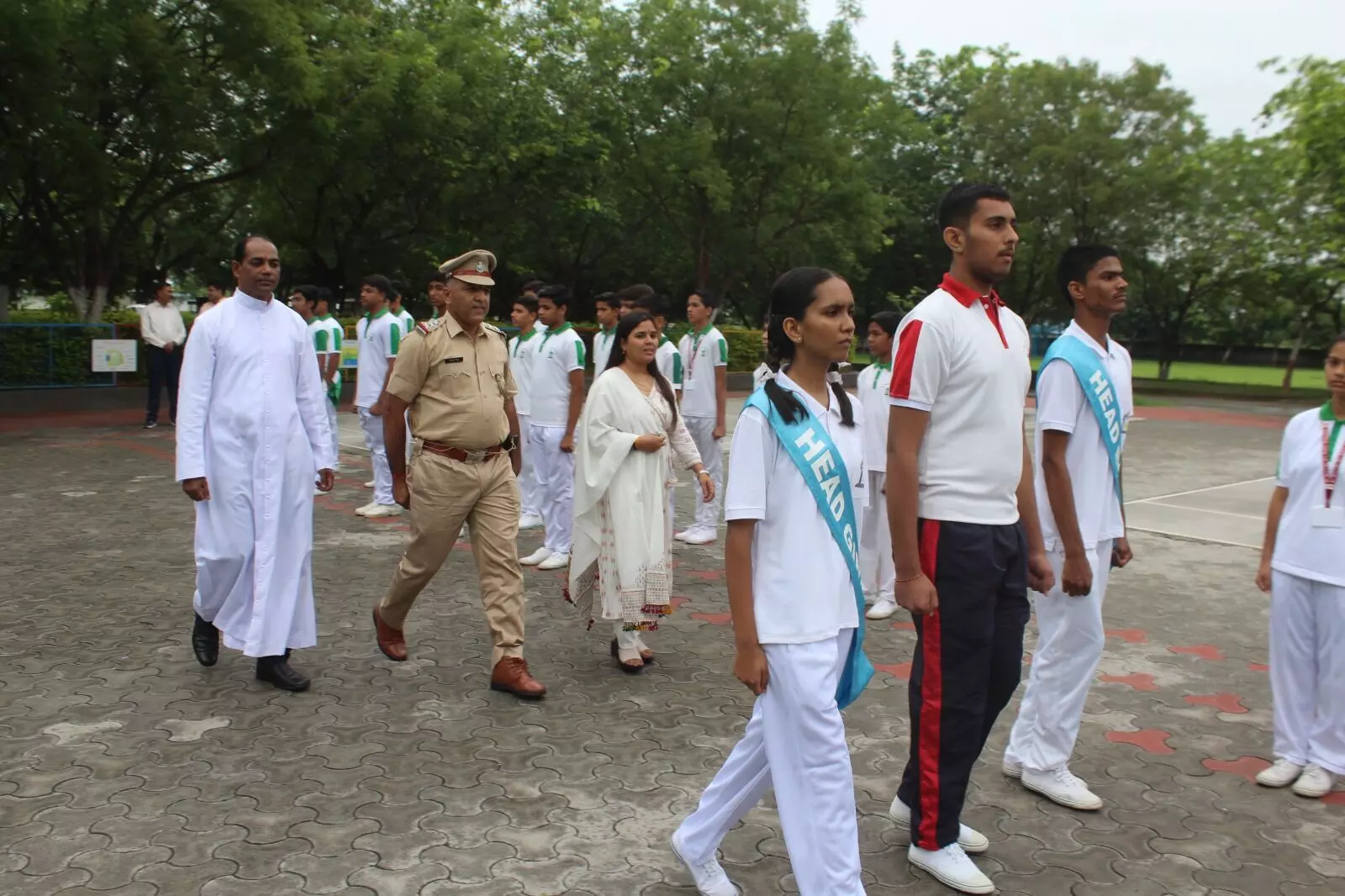 अलंकरण समारोह में विद्यार्थियों को दिलाई शपथ अलंकरण समारोह में विद्यार्थियों को दिलाई शपथ