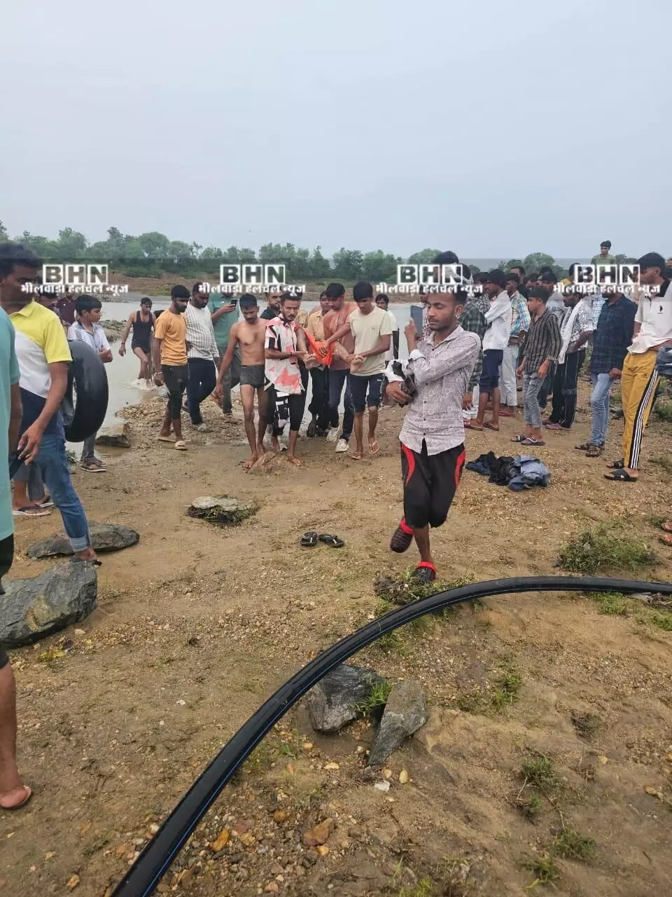 बनास नदी में डूबने से युवक की मौत, भैंस चराते समय पैर फिसलने से हुआ हादसा, शोक में डूबा सियार बनास नदी में डूबने से युवक की मौत, भैंस चराते समय पैर फिसलने से हुआ हादसा, शोक में डूबा सियार