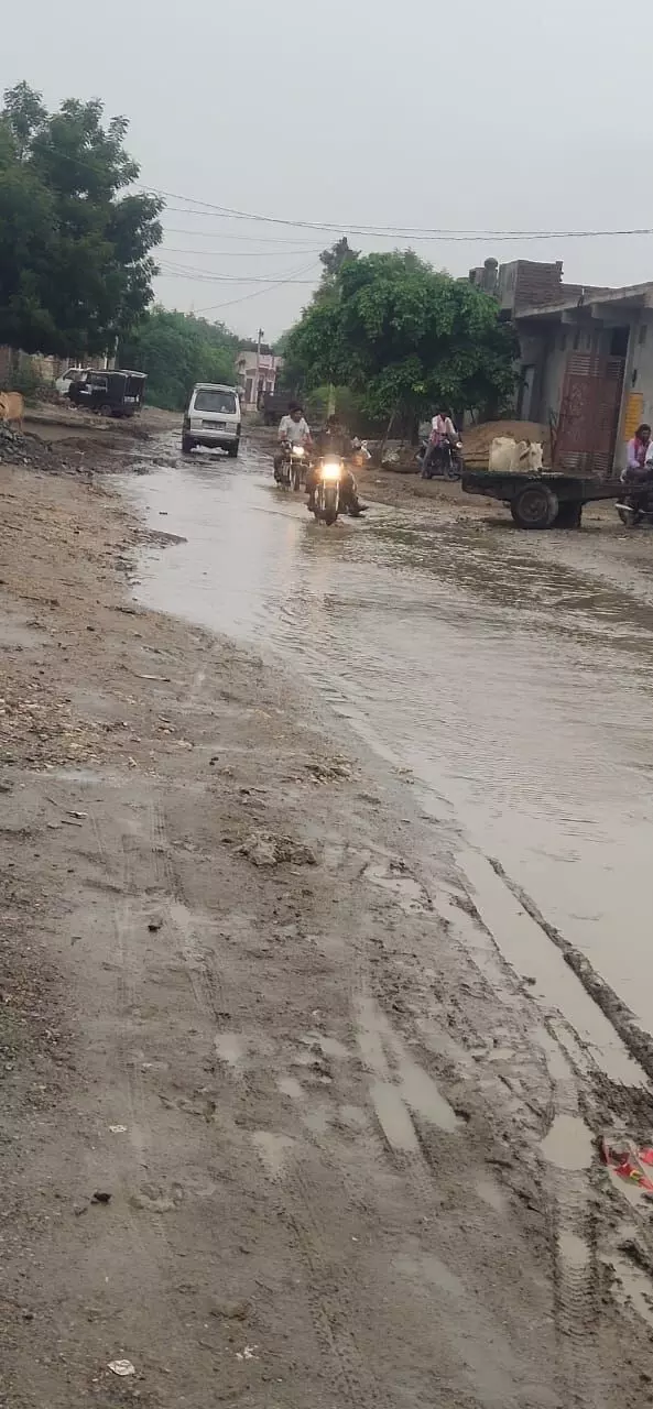 नही सुन रहा प्रशासन ग्रामीण परेशान नही सुन रहा प्रशासन ग्रामीण परेशान
