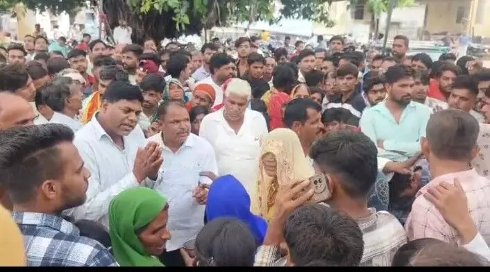 जहाजपुर में युवक की हत्या- 25 लाख के मुआवजे, नौकरी व गिरफ्तारी के आश्वासन पर बनी सहमति, 24 घंटे बाद हुआ पोस्टमार्टम जहाजपुर में युवक की हत्या- 25 लाख के मुआवजे, नौकरी व गिरफ्तारी के आश्वासन पर बनी सहमति, 24 घंटे बाद हुआ पोस्टमार्टम