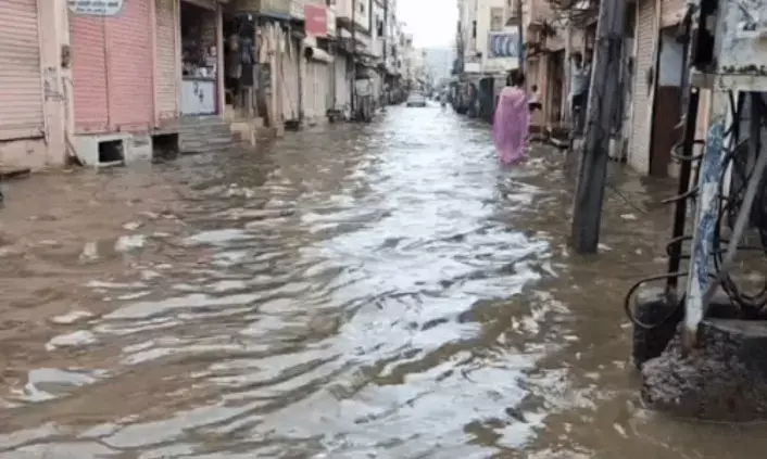 भीलवाड़ा सहित इन जिलों में तेज बारिश का अलर्ट,  प्रदेश के कई इलाके जलमग्न,बाढ़ जैसे हालात