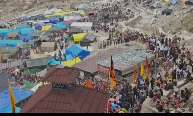 शाम ढलते ही डमरू और घंटियों से गूंजती है घाटी,लंगरों में लगते हैं हर-हर महादेव के नारे, दिखता हे अलग नजारा.. शाम ढलते ही डमरू और घंटियों से गूंजती है घाटी,लंगरों में लगते हैं हर-हर महादेव के नारे, दिखता हे अलग नजारा..