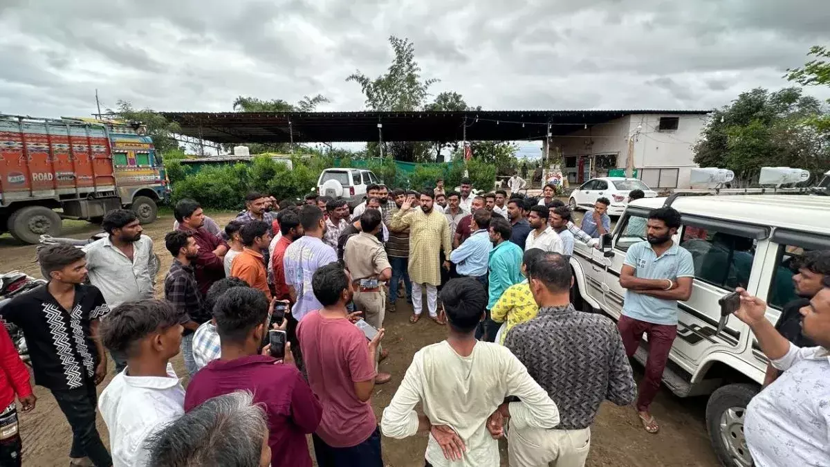 दादाजीधाम आ रहे भक्तों को ढाबे पर परोसा नॉनवेज