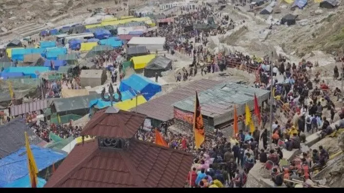 शाम ढलते ही डमरू और घंटियों से गूंजती है घाटी,लंगरों में लगते हैं हर-हर महादेव के नारे, दिखता हे अलग नजारा.. शाम ढलते ही डमरू और घंटियों से गूंजती है घाटी,लंगरों में लगते हैं हर-हर महादेव के नारे, दिखता हे अलग नजारा..