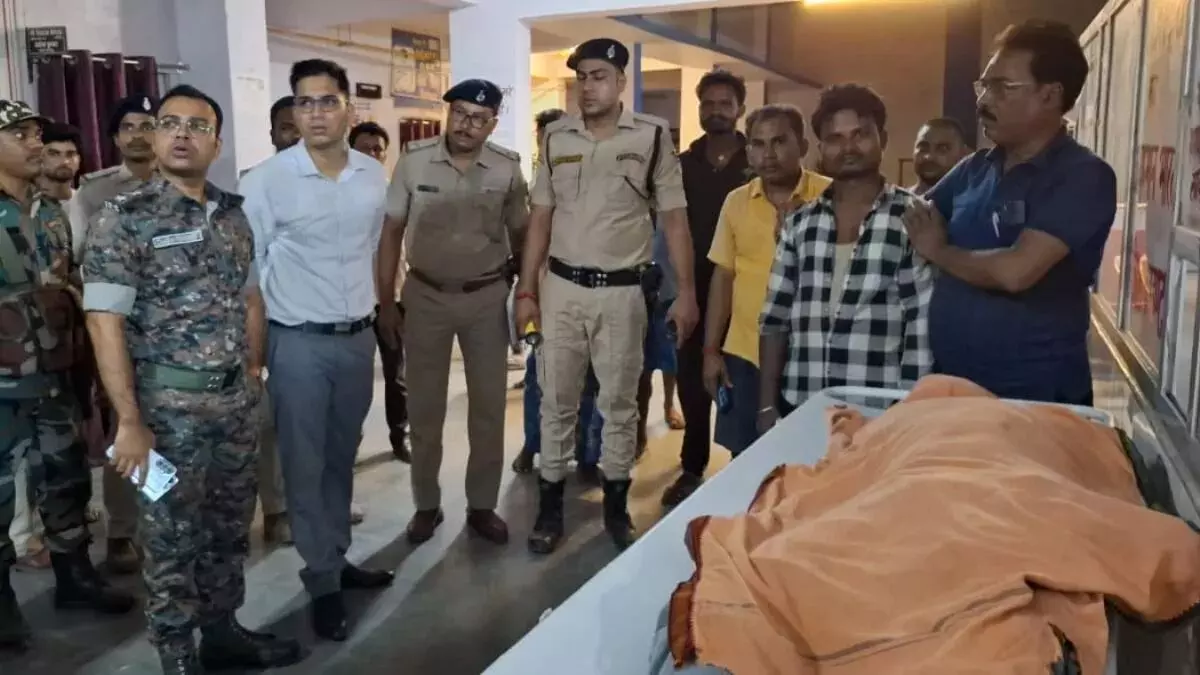 मुहर्रम में खूनी खेल, जुलूस के दौरान तलवार से काटकर युवक की हत्या; सहोदर भाई समेत दो जख्मी मुहर्रम में खूनी खेल, जुलूस के दौरान तलवार से काटकर युवक की हत्या; सहोदर भाई समेत दो जख्मी
