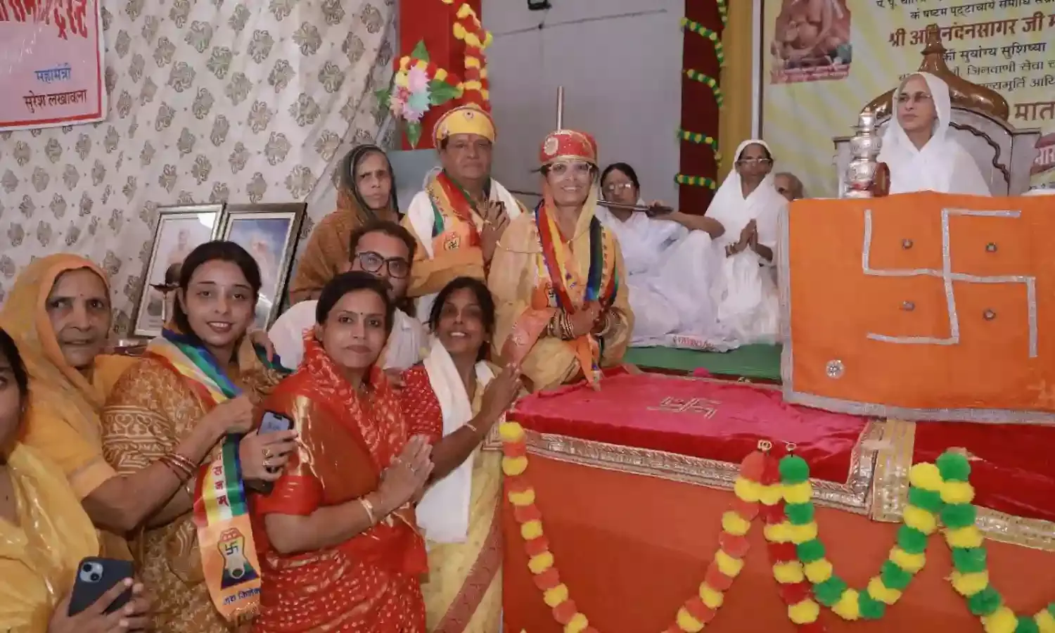 आयड़ मंदिर में चातुर्मास कलश स्थापना दिवस पर मुख्य यजमानों ने ली बोलियां