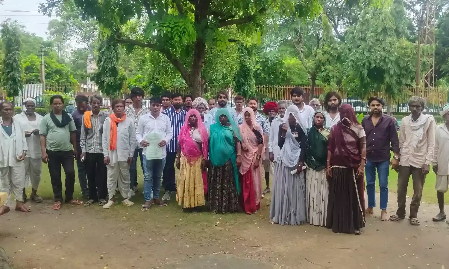 नाथडीयास के भील समाज ने दिया जिला कलक्टर को ज्ञापन नाथडीयास के भील समाज ने दिया जिला कलक्टर को ज्ञापन