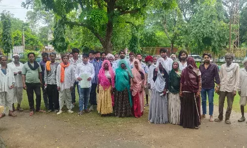 नाथडीयास के भील समाज ने दिया जिला कलक्टर को ज्ञापन