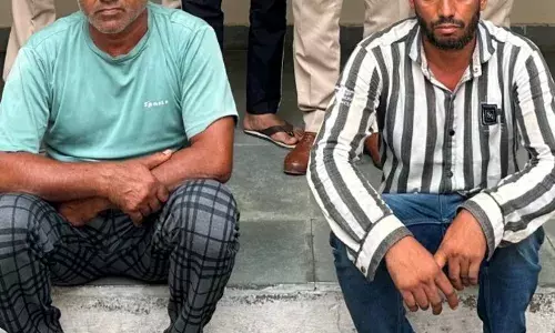 सीताराम कीर हत्याकांड- आरोपित रईस व बाबू खां अदालत में पेश, जेल भेजा सीताराम कीर हत्याकांड- आरोपित रईस व बाबू खां अदालत में पेश, जेल भेजा