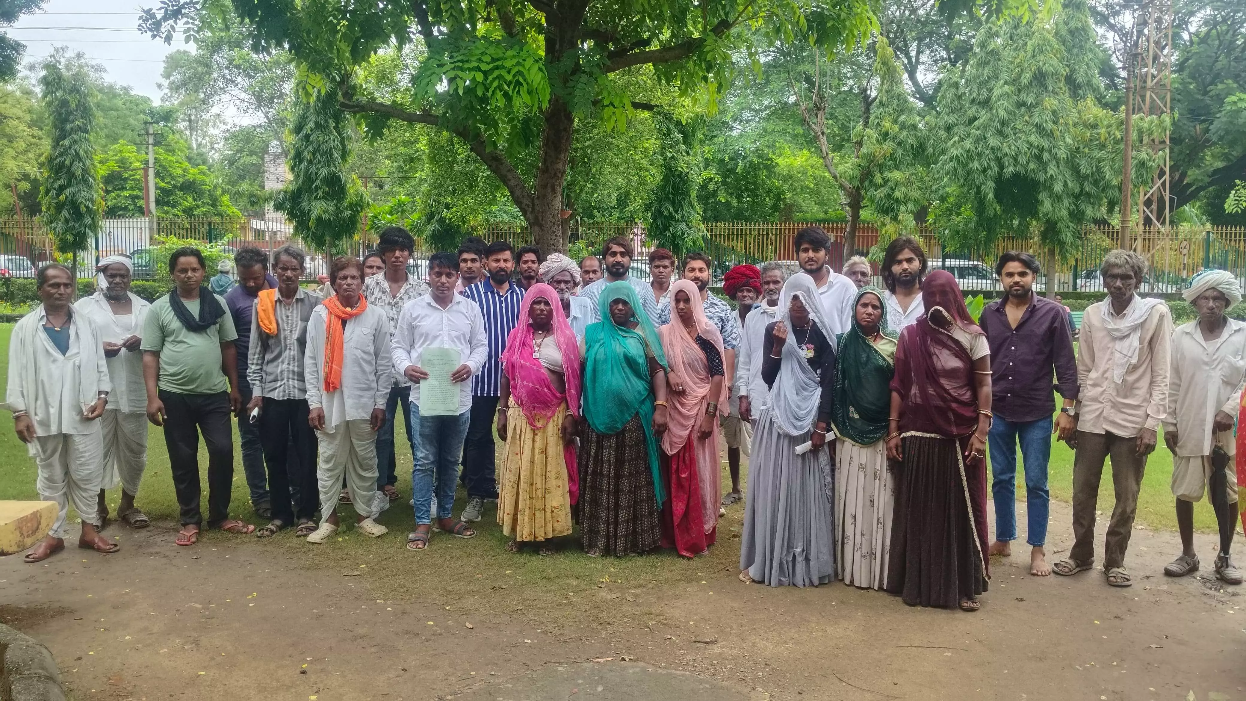 नाथडीयास के भील समाज ने दिया जिला कलक्टर को ज्ञापन