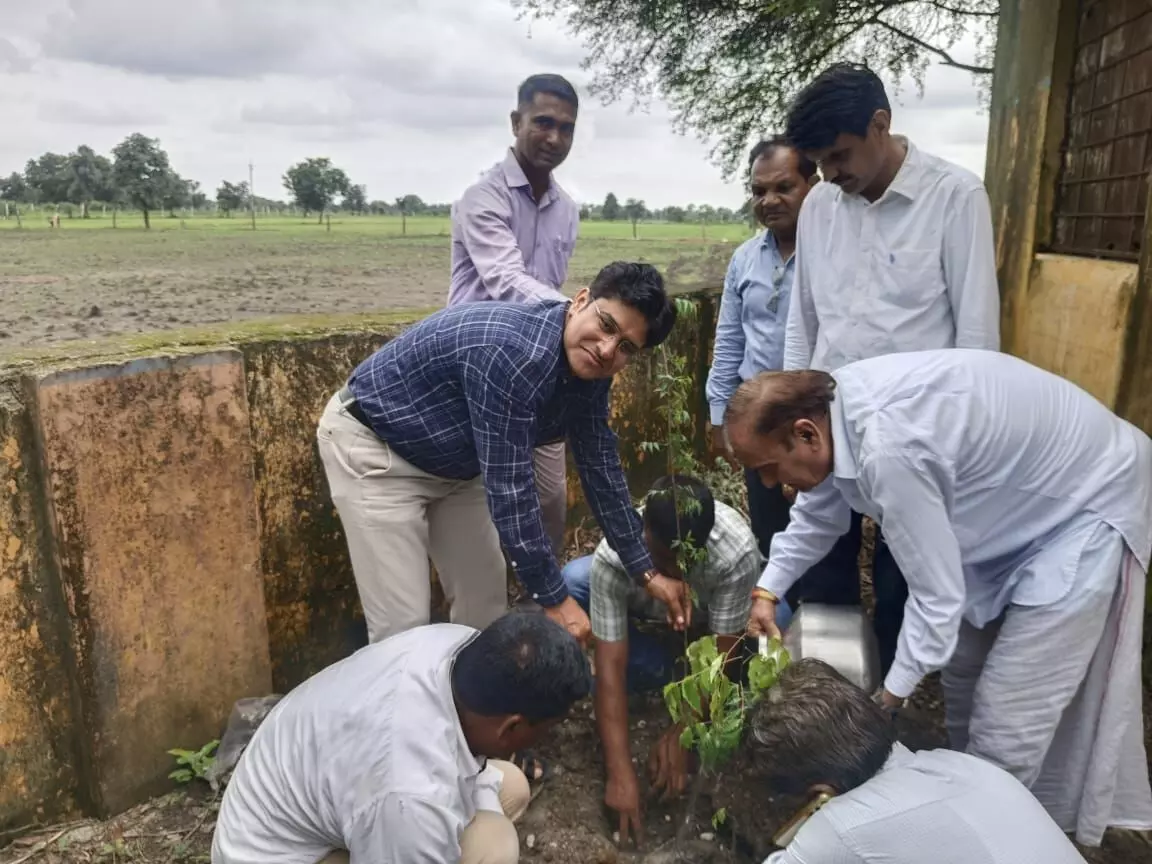 पं. दिनदयाल उपाध्याय अन्तयोदय सम्बल जनोपयोगी शिविर में किया स्वच्छता निरीक्षण पं. दिनदयाल उपाध्याय अन्तयोदय सम्बल जनोपयोगी शिविर में किया स्वच्छता निरीक्षण
