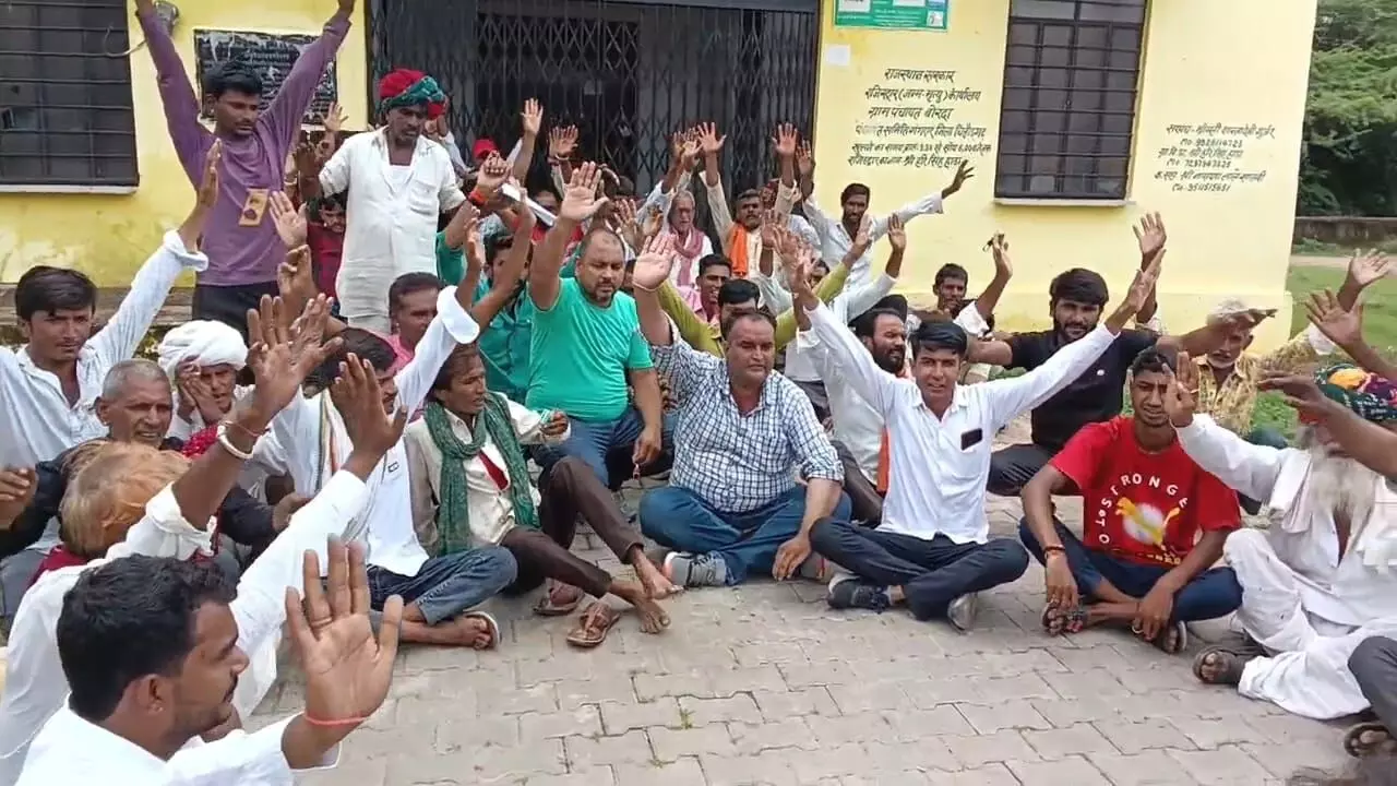 जनसुनवाई बनी तमाशा न अधिकारी पहुंचे न ही माइंस के लिए आवेदन करने वाले