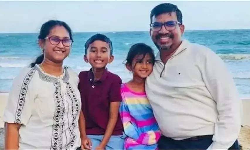 मिनी ट्रक  कार से सीधी टक्कर हैदराबाद का परिवार   जिंदा जल गया