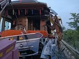 नींद में थे बस यात्री...धमाके से खुली आंखें, खून से सने लोग; मंजर देख कांप गई रूह नींद में थे बस यात्री...धमाके से खुली आंखें, खून से सने लोग; मंजर देख कांप गई रूह