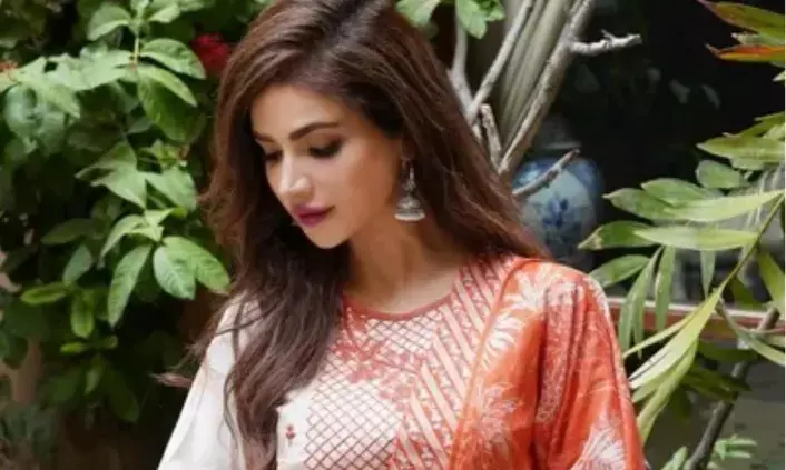 32 साल की  जानी -मानी फिल्म अभिनेत्री की 15 दिन पुरानी सड़ी गली लाश मिली फ्लैट में