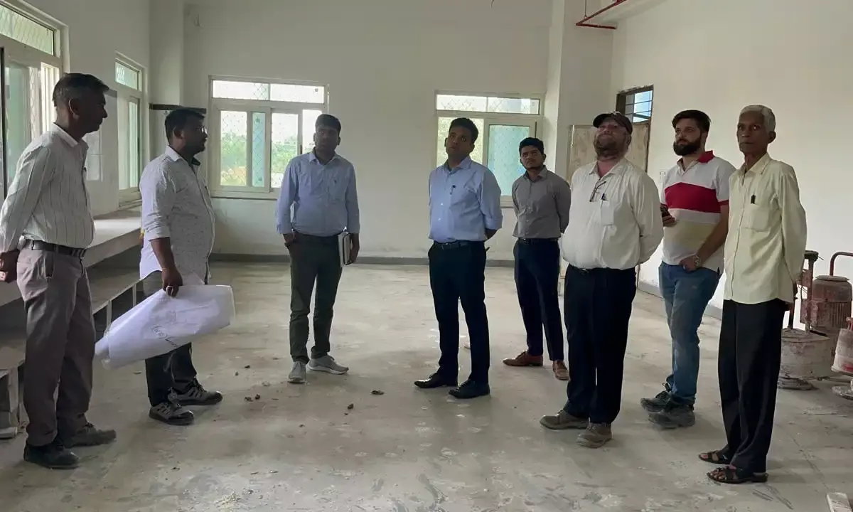 जिला कलक्टर आलोक रंजन ने मेडिकल कॉलेज परिसर में निर्माणाधीन नव-निर्मित चिकित्सालय का किया निरीक्षण — व्यवस्थाओं में और सुधार के दिए निर्देश