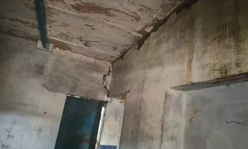 पुरा में 2 वर्ष से आंगनबाड़ी भवन क्षतिग्रस्त