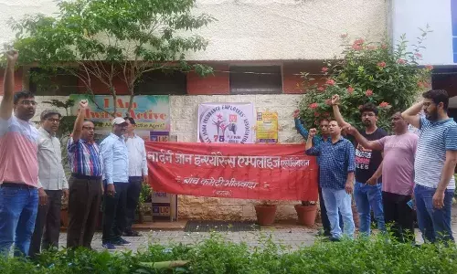 एक दिवसीय राष्ट्रव्यापी हडताल पर रहे एल.आई.सी. भीलवाडा प्रथम के कर्मचारी