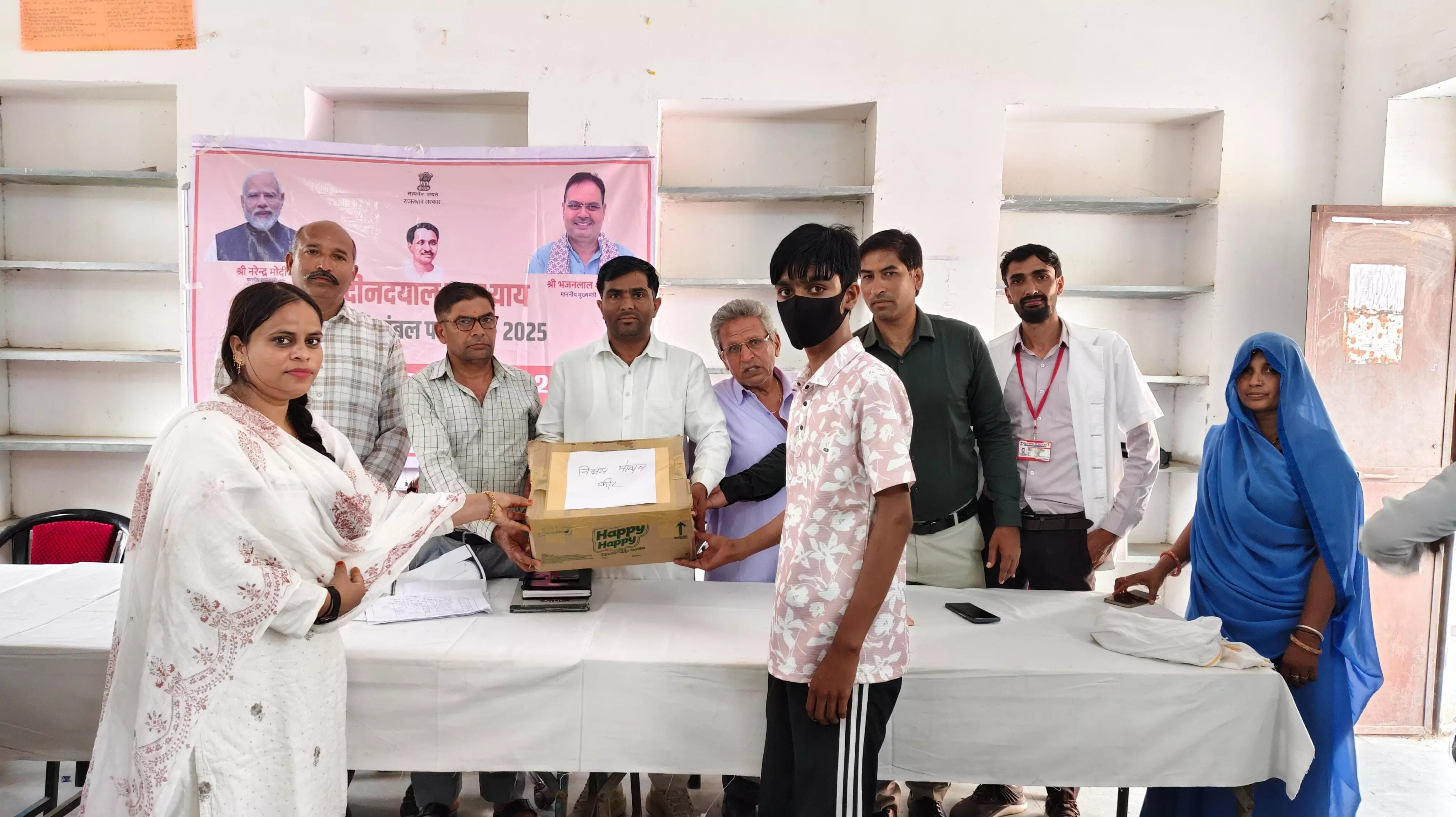 बड़ला में अन्त्योदय संबल शिविर का आयोजन, 9 पट्टे वितरित, नाम शुद्धिकरण से किसान के चेहरे पर आई खुशी की चमक बड़ला में अन्त्योदय संबल शिविर का आयोजन, 9 पट्टे वितरित, नाम शुद्धिकरण से किसान के चेहरे पर आई खुशी की चमक