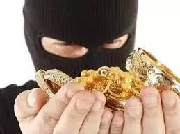 आरएएस अधिकारी के सूने मकान में लाखों की चोरी