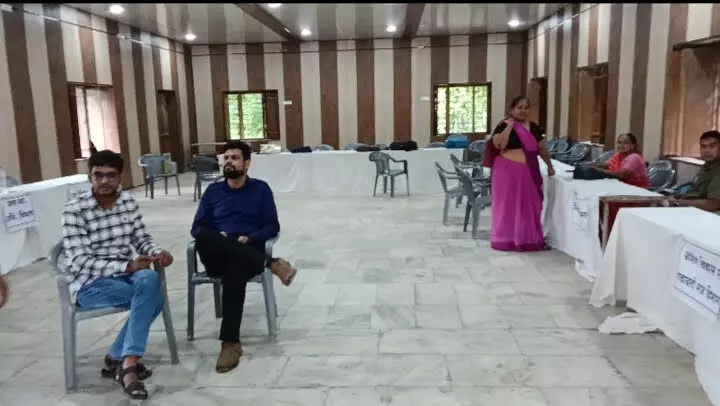 राम भरोसे रहा शिविर,समय से पहले अधिकारी निकल गए भटकते रहे आमजन राम भरोसे रहा शिविर,समय से पहले अधिकारी निकल गए भटकते रहे आमजन