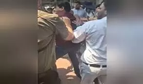 प्रयागराज जंक्शन पर   रेलकर्मी की  हत्या ,  जवान घायल; हमलावर ने भी ट्रेन के आगे कूद  दी  आत्महत्या