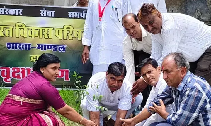 आलमास में गुरु वंदन-छात्र अभिनंदन कार्यक्रम का आयोजन