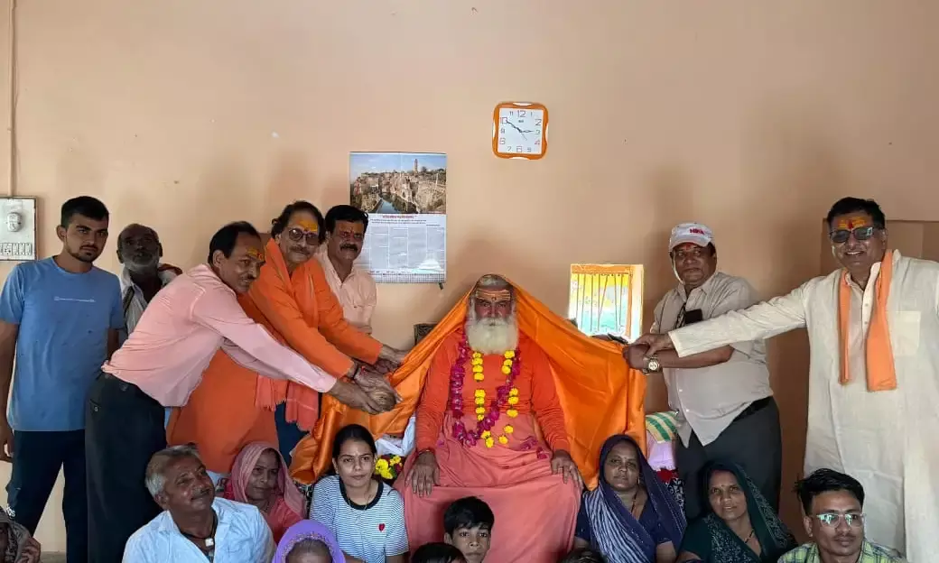 गुरु पुर्णिमा पर महन्तो पुजारीयों का किया सम्मान