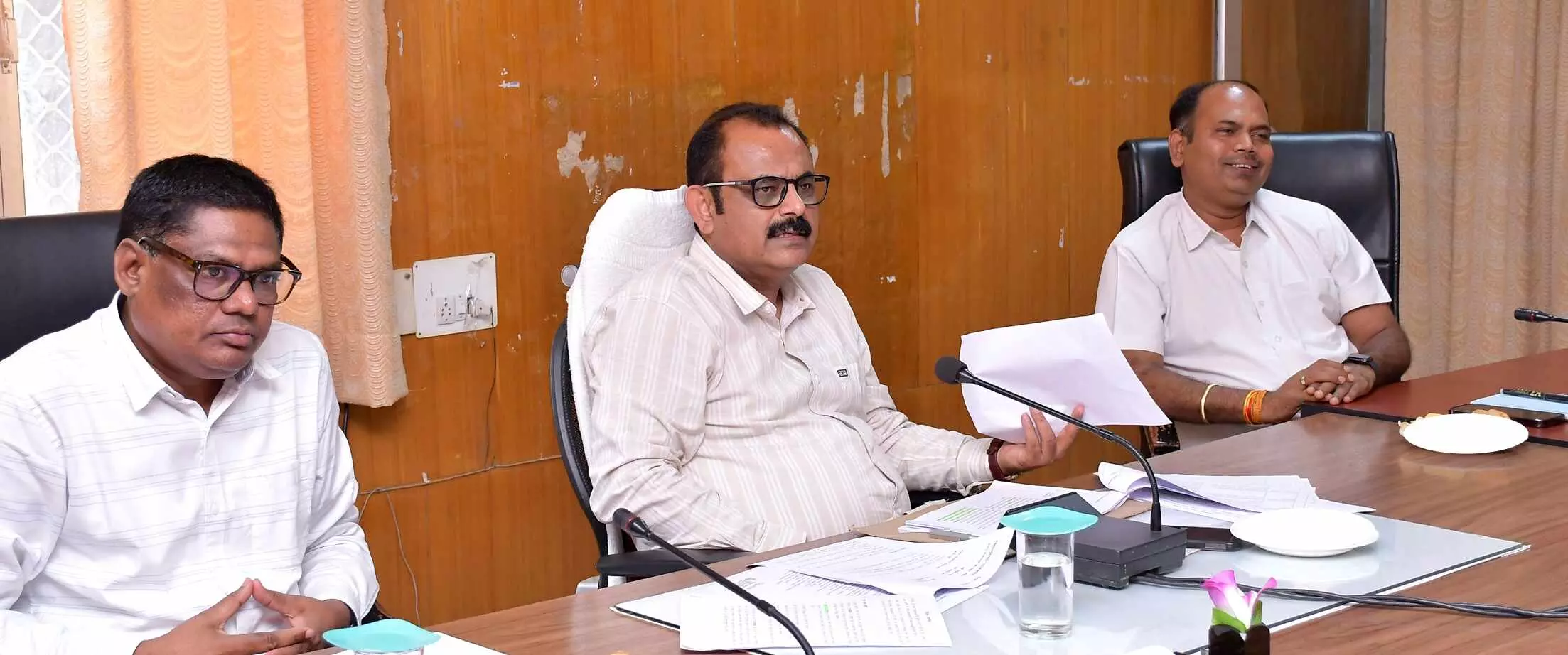 जिला कलक्टर अरुण कुमार हसीजा ने ली बजट घोषणाओं की समीक्षा बैठक जिला कलक्टर अरुण कुमार हसीजा ने ली बजट घोषणाओं की समीक्षा बैठक