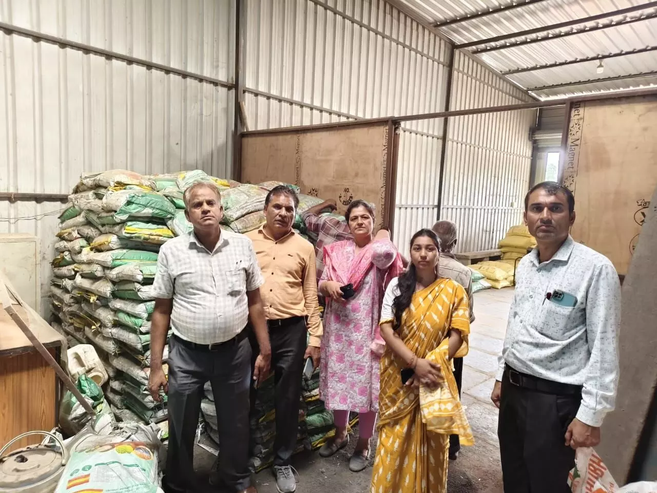 अवेध भण्डारण का निरिक्षण अवेध भण्डारण का निरिक्षण