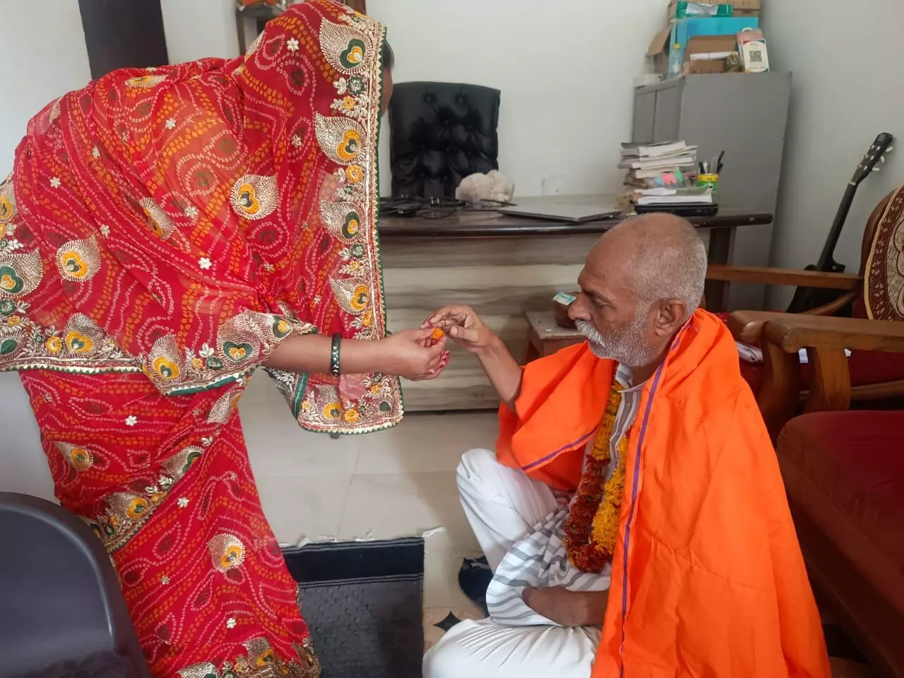 ज्योतिष नगरी कारोई में श्रद्धा व उल्लास से मनाई गई गुरु पूर्णिमा ज्योतिष नगरी कारोई में श्रद्धा व उल्लास से मनाई गई गुरु पूर्णिमा