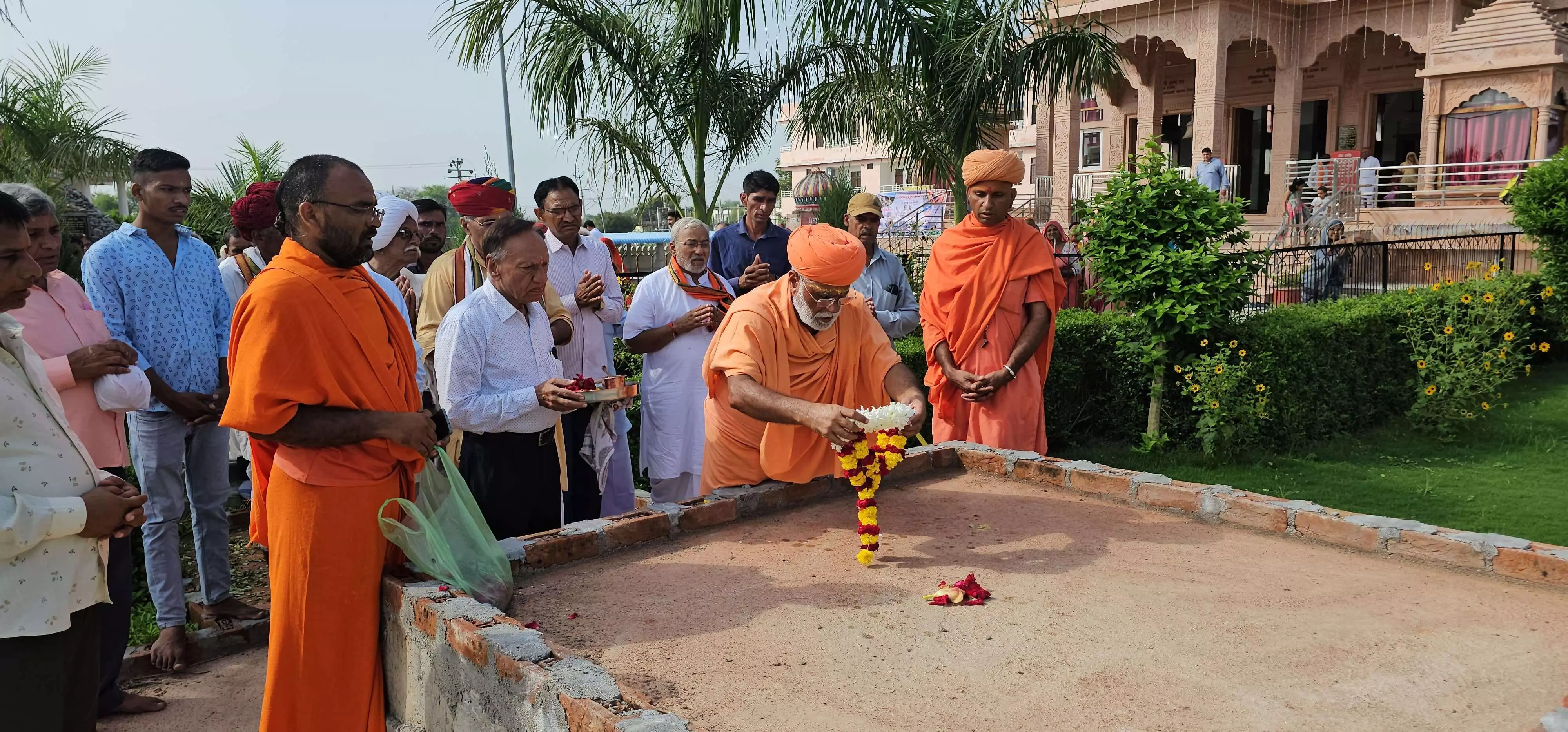 महामंडलेश्वर स्वामी जगदीश पुरी महाराज ने दिया गुरु भक्ति का मंत्र, श्रद्धालुओं का उमड़ा सैलाब