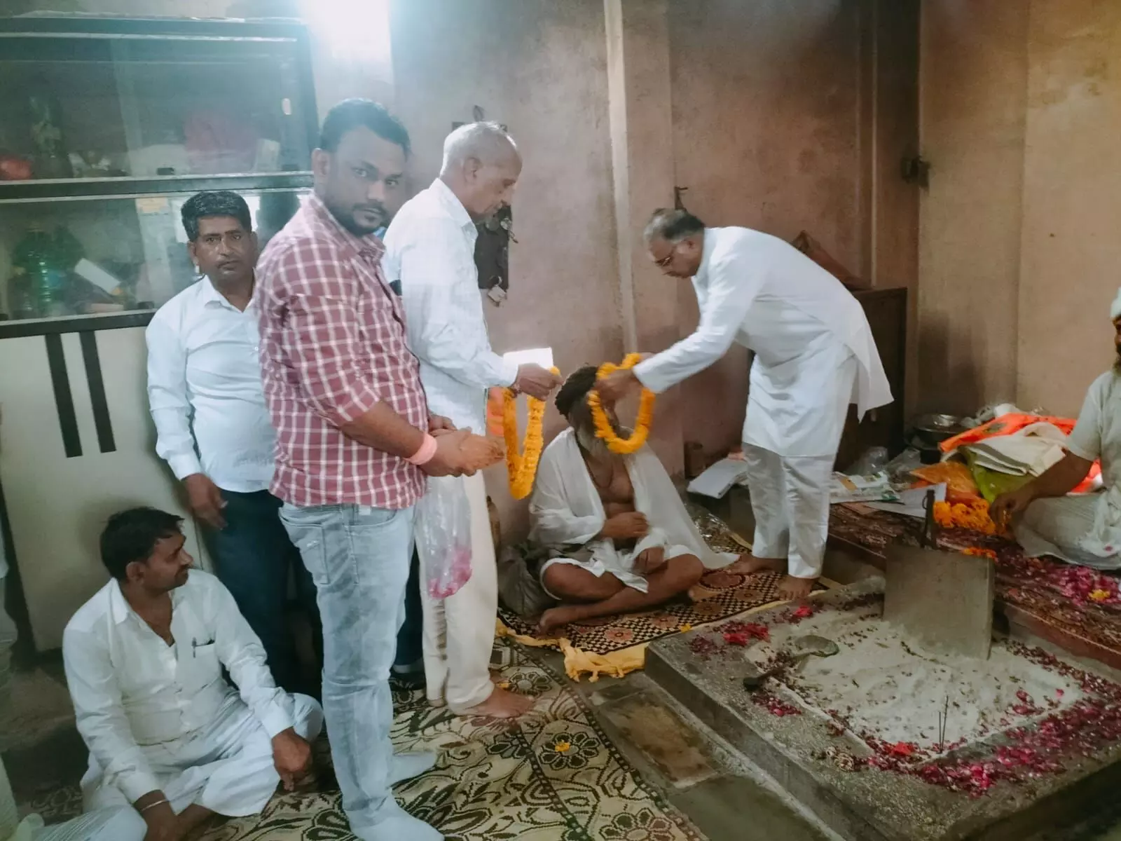 हनुमान गढ़ी आश्रम में मनाया गुरू पूर्णिमा महोत्सव हनुमान गढ़ी आश्रम में मनाया गुरू पूर्णिमा महोत्सव