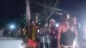 हरिद्वार-रुड़की में कांवड़ियों का बवाल, गाड़ियों में जमकर की तोड़फोड़ हरिद्वार-रुड़की में कांवड़ियों का बवाल, गाड़ियों में जमकर की तोड़फोड़
