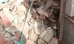 दिल्ली में बड़ा हादसा, भरभराकर गिरी इमारत, एक की मौत