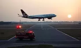 लखनऊ में इमरजेंसी लैंडिंग लंदन से दिल्ली जा रहे विमान में ईंधन हुआ कम