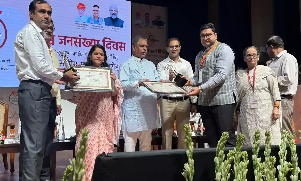 सीएमएचओ डॉ. गोस्वामी को मिला द्वितीय रैकिंग अवार्ड़