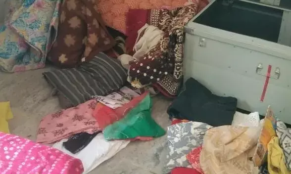 कुंडिया खुर्द में दिनदहाड़े चोरी की वारदात,लाखों का माल ले उड़े चोर