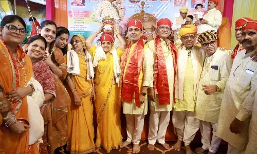 ध्वजारोहण के साथ चातुर्मासिक मंगल कलश स्थापना समारोह सम्पन्न