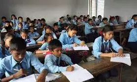 10 सालों में देश के हजारों   स्कूल हो चुके हैं बंद
